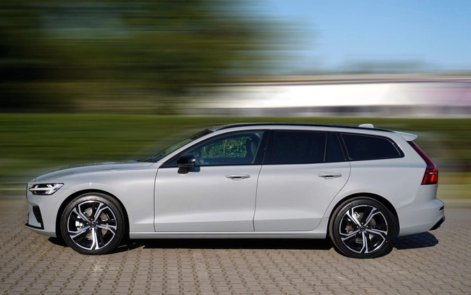 Volvo V60 cena 222967 przebieg: 1, rok produkcji 2023 z Chojnice małe 352